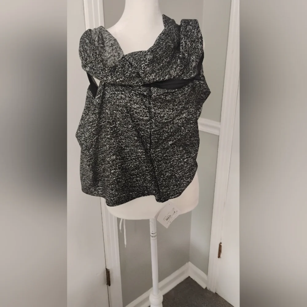 NWT Lululemon Vinyasa Wrap One Size With Arm Holes